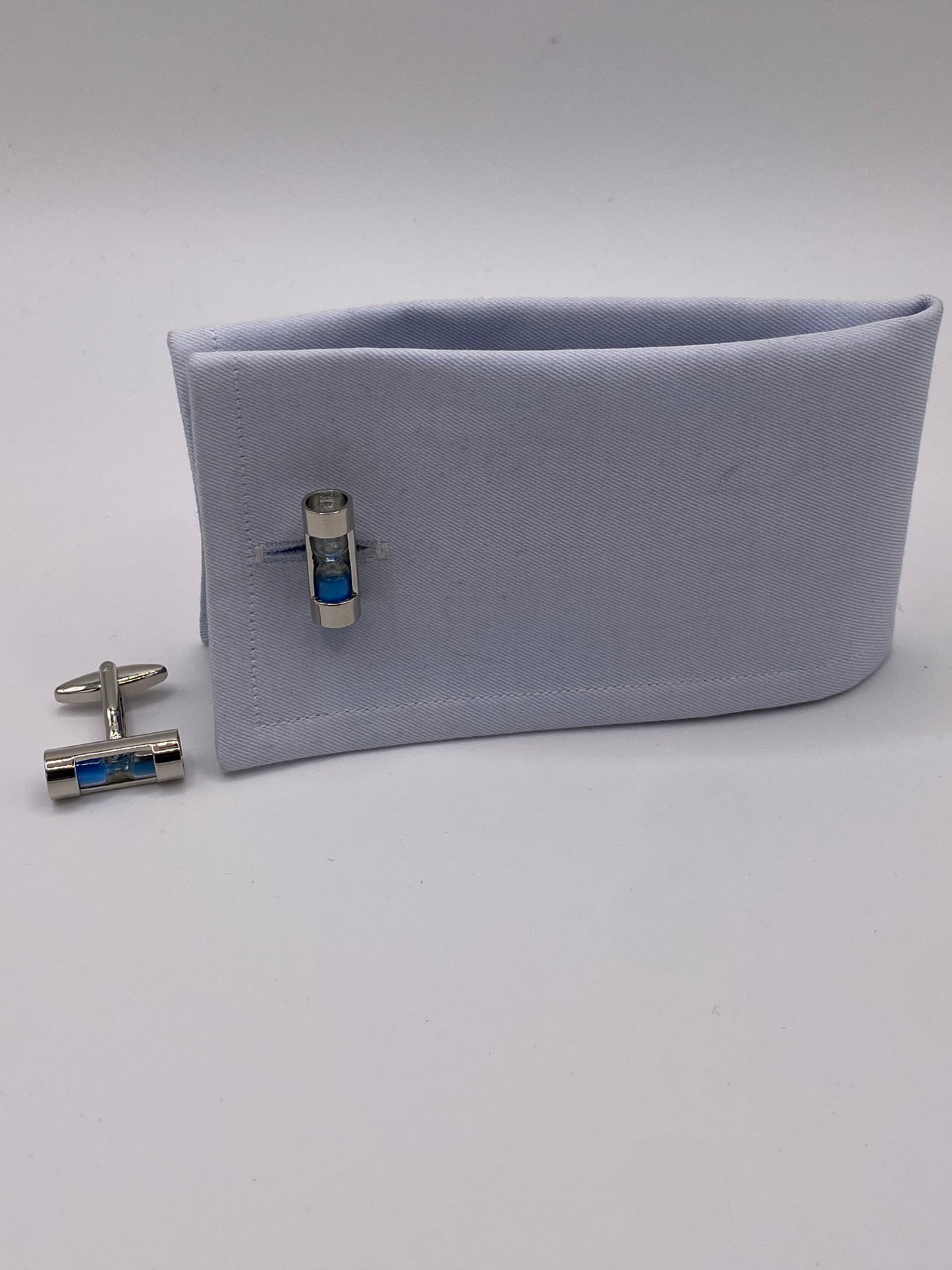 Gemello da polso. CLESSIDRA CON POLVERE AZZURRO 226( capovolgendola la polvere si sposta )